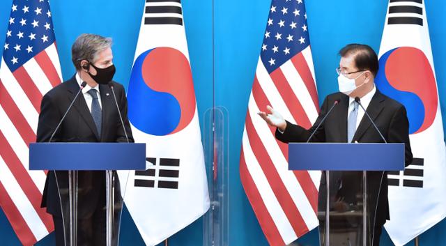 3월 18일 서울 종로구 외교부 청사에서 정의용(오른쪽) 외교부 장관과 토니 블링컨 미국 국무장관이 기자회견을 하고 있다. 사진공동취재단