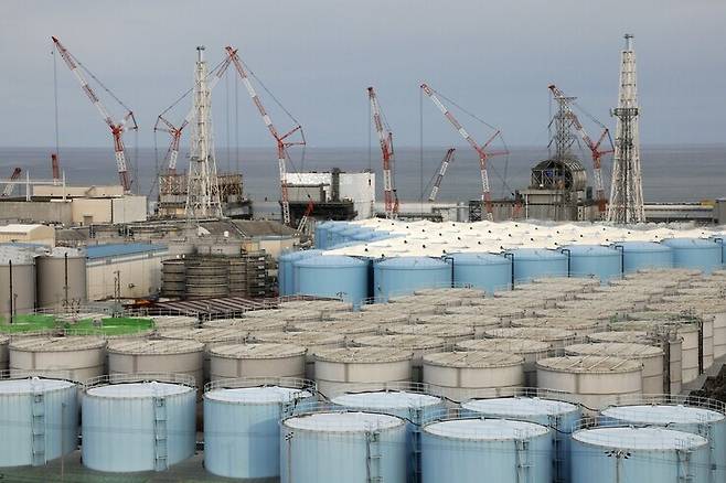 Storage tanks for water contaminated with radioactive matter from the Fukushima Daiichi Nuclear Power Plant (Yonhap News)