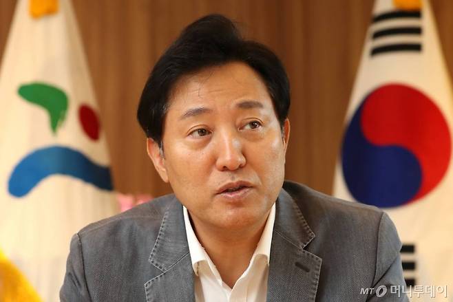 오세훈 서울시장이 지난 3일 서울시청 집무실에서 진행한 머니투데이와의 인터뷰에서 발언하고 있다. /사진=이기범 기자