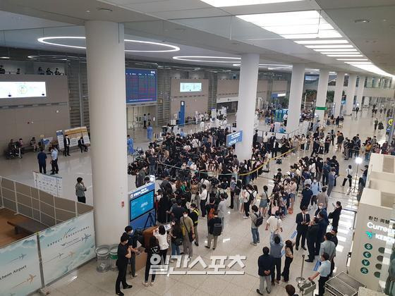 배구 대표팀을 환영하기 위해 공항을 찾은 인파. IS포토