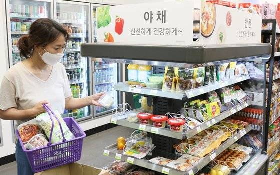 최근 백화점이나 마트 대신 편의점에서 장을 보는 수요가 늘고 있다. [사진 BGF리테일]