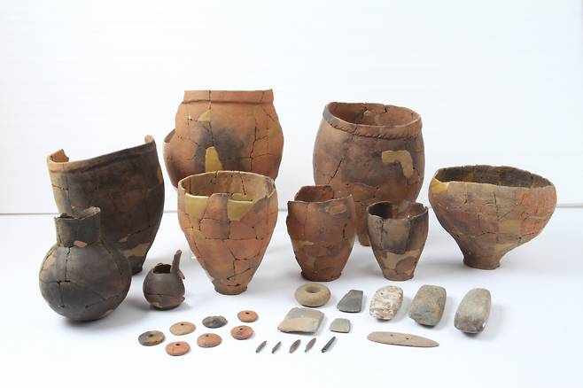 구리 토평동 청동기시대 환구 및 주거지 출토유물. 마한-진한-변한 등 원삼국시대의 것으로 추정된다.