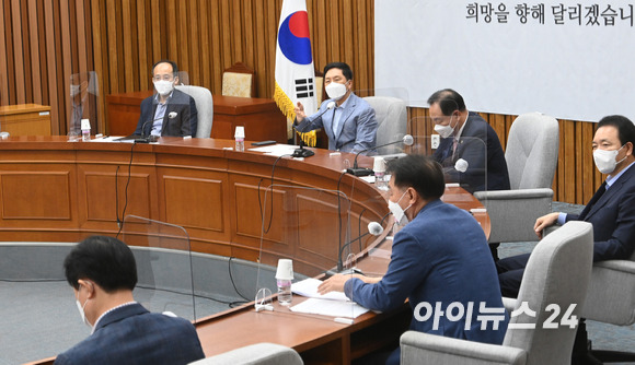 김기현 국민의힘 원내대표가 10일 서울 여의도 국회에서 열린 원내대책회의에서 모두발언을 하고 있다. [사진=김성진 기자]