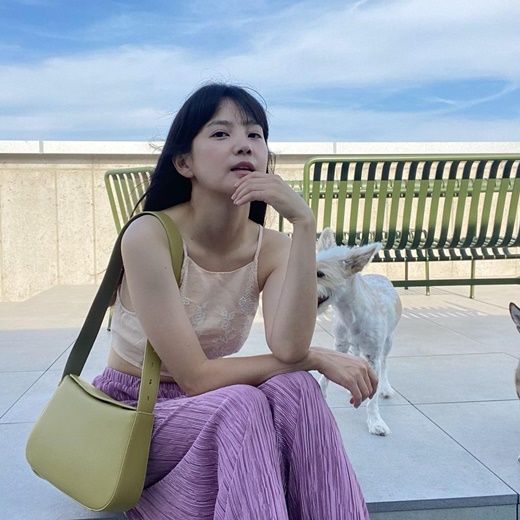 Actor Yoon Seung-ah, 37, has revealed a stylish side.On the 10th, Yoon Seung-ah posted several photos on his Instagram with the article I have seen the feeling of summer.The photo shows the figure of Yoon Seung-ah, who is taking various poses in the background of the blue sky.Drooping his long hair down, he showed off his beautiful looks while he was a girl with modest make-up.Styling with a sensual colour match also draws attention: Yoon Seung-ah added a lovely charm, wearing a beige sleeveless and pink pleats pants.Heres a yellow shoulder bag with a point. Its a cheek styling that matches a bright and cute image.The netizens who watched the photos responded such as Princess ..., It is always comfortable and good to look like nature and The tower is a match with Mr.Meanwhile, Yoon Seung-ah marriages Actor Kim Moo Yeol in 2015.