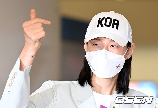 [OSEN=지형준 기자]여자배구대표팀 김연경이 팬들에게 하트를 보내고 있다. 2021.08.09 /jpnews@osen.co.kr