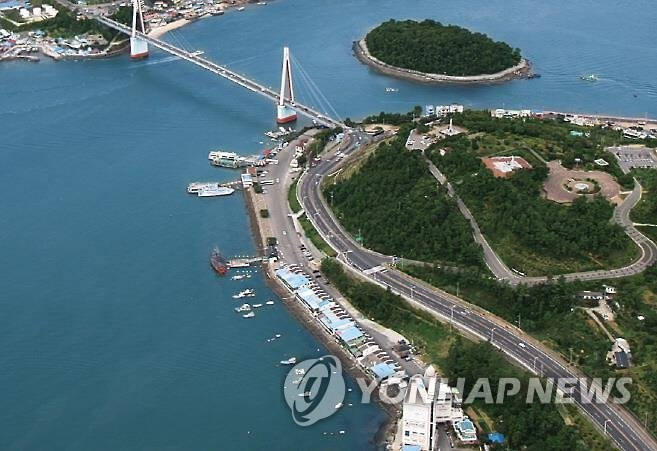 여수 돌산대교와 돌산도, 장군도  [여수시 제공=연합뉴스]