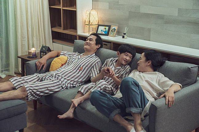 자연스러운 연기가 일품인 아빠 동원, 아들 수찬, 엄마 영이 ⓒ