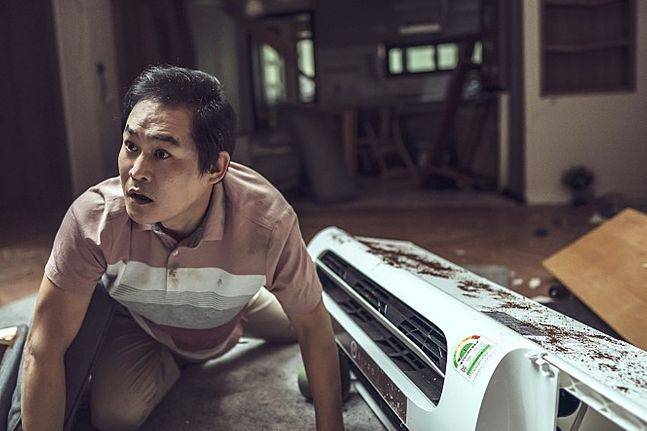 정말 우리 집이 500m 아래로 추락한다면? 실감 연기 김성균 ⓒ