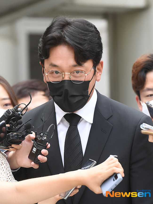 A blue was heralded in the film industry as Actor Ha Jung-woo admitted to taking propolent Illegal.On August 10, the first trial of Ha Jung-woo, who was accused of violating the law by narcotics management, was held at the Seoul Central District Courts 24-in-one hearing.The prosecution filed a fine of 10 million won and a penalty of 88,748 won.The defense team said Ha Jung-woo is acknowledging all of the charges.He said, The defendant Ha Jung-woo is deeply reflecting on it. He asked me to take into account the fact that he was sincerely repentant of his judgment as an actor, the economic loss of the individual,In fact, it is true that many works involving Ha Jung-woo have been disrupted by all-stopping.The movie Boston 1947, which has already been filmed, was scheduled to open last year, but after the drunk driving incident of Actor Bae Sung-woo, the release date is unknown again due to the controversy over the Ha Jung-woo narcotics management law.In addition, Netflix Surinam captures the journey of the life of a Korean businessman caught up in the NIS secret operation to arrest Korean Drug King, who took control of South Americas Suriname.Although not all the shootings are over due to Corona 19, Ha Jung-woo is still known to be shooting.However, Ha Jung-woo is known to be divided into Kang In-gu, a businessman caught up in the arrest of Drug King, and public ridicule is being poured into this propofol Illegal medication.The films Pirab and Night are also expected to be affected by the success of the film as well as the shooting schedule and release due to the controversy.In addition, Ha Jung-woo is said to have been working on the filming as scheduled, even while the trial is underway.Some of them are criticizing the film industry, which insisted on the accused Ha Jung-woo, and it is focused on whether the fire will not blow.There are also a few analyses that Ha Jung-woo will not be greatly affected by practical activities in the controversy over the narcotics Illegal medication, as those who have returned to the activity saying, I will repay you with .However, it seems inevitable to strike the image by leaving a stigma that can not be washed.In addition, he explained that he was for dermatology treatment, but he was also invited to submit a false medical record nine times to the director of the plastic surgery department as a personal information of his manager, his brother, and other acquaintances.It is noteworthy how far the wave of Ha Jung-woo will go.