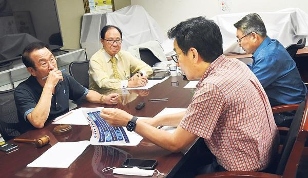 축제 취소를 결정하는 이사회 장면 [LA한인축제재단 제공]