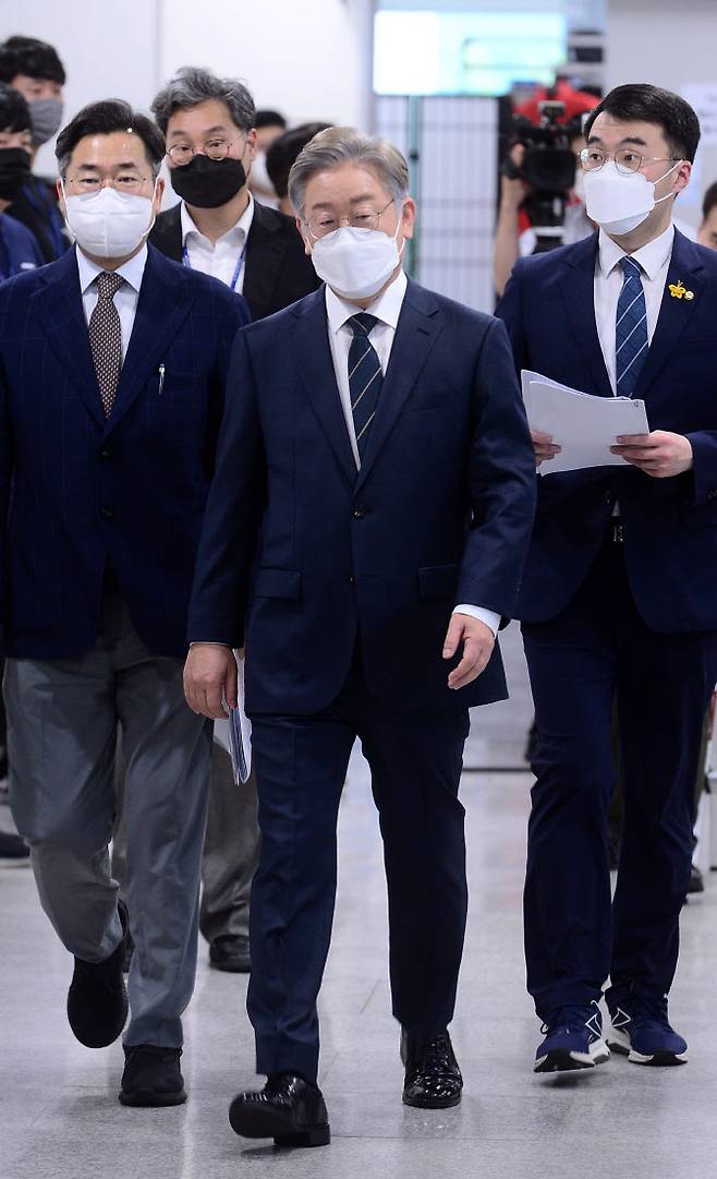 이재명 더불어민주당 대선 경선 후보가 김대중 대통령 서거 12주기를 기념하는 ‘김대중 평화주간’을 맞아 故 김대중 전 대통령의 생가가 있는 ‘하의도’를 찾는다. / 사진제공=이재명 더불어민주당 대선 경선 후보 캠프