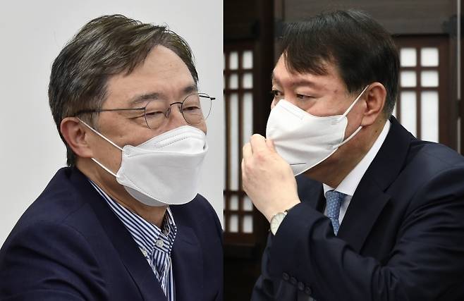 야권 대선주자인 최재형 예비후보(왼쪽)와 윤석열 예비후보.   연합뉴스