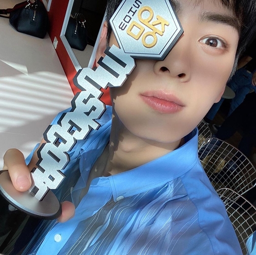 Group Astro member Cha Eun-woo has certified the top trophies of Music Broadcasting.On the 14th, Cha Eun-woo posted several photos of his Instagram, showing impressive facial expressions and trophy-shaped emoticons.In the uploaded photos, he was delighted with the MBC Show! Music Center trophy.Cha Eun-woo is showing off her unique visuals in a blue-toned costume with a refreshing beauty, which she cherishes the trophy and reveals her happy heart.Especially, the flawless skin and distinctive features prove to be large idol.Astro, which Cha Eun-woo belongs to on this day, appeared on MBC Show! Music Center.They won the first trophy with the mini 8th album SWITCH ON title song After Midnight.Cha Eun-woo has been in charge of drinking MC for the time being, and Astro has also shown a desire to call it number one.Astro has been ranked # 1 on the terrestrial TV since its debut on KBS 2TV Music Bank on the 13th.Meanwhile, Cha Eun-woo continues his active career with Shinbo.