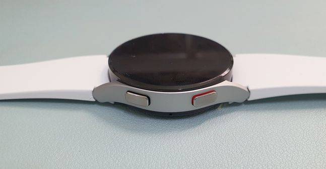 삼성전자 스마트워치 ‘갤럭시워치4’ 측면 버튼.ⓒ데일리안 김은경 기자