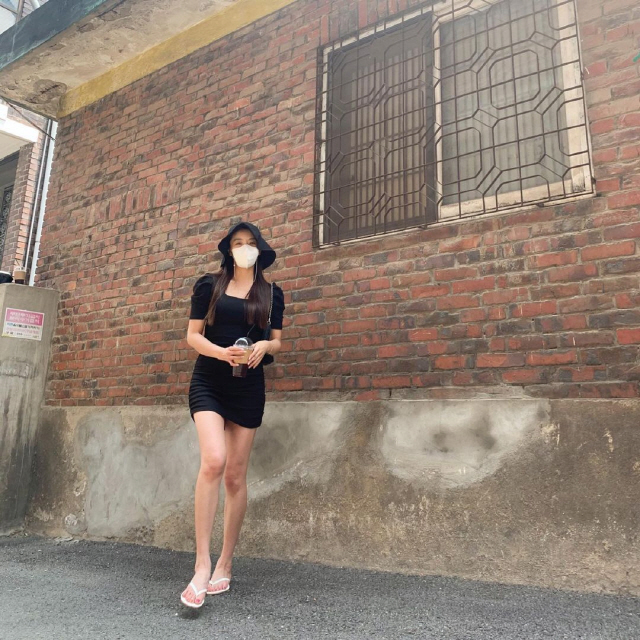 Actor Jung Yu-mi shared his daily life.Jung Yu-mi posted a picture on his 17th day with an article entitled Ill have a cup of coffee in his instagram.In the photo, Jung Yu-mi showed her slender legs in a black mini dress. Jung Yu-mi showed off her long legs even in her heels.In addition, Jung Yoo Mi impressed the beauty of the beauty tHat was not hidden even though she covered her face with a Hat and Mask.On the other hand, Jung Yu-mi acknowledged his devotion to singer Kangta last year and is in public love.