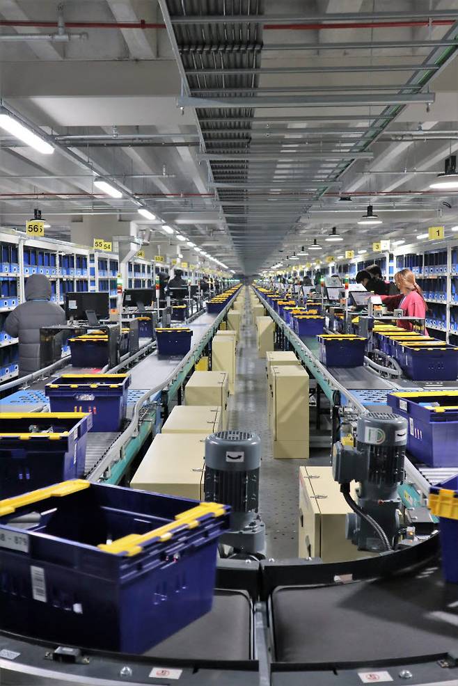 김포 물류센터 새벽배송 현장 <출처: 컬리>