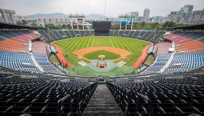 악재의 연속인 한국야구위원회(KBO)가 10일 후반기 재개를 앞두고 있다. 사진은 서울 잠실야구장 전경. /사진= 뉴스1