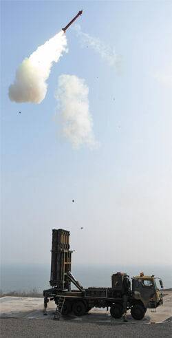 요격 시험 중 발사되는 천궁-Ⅱ 미사일