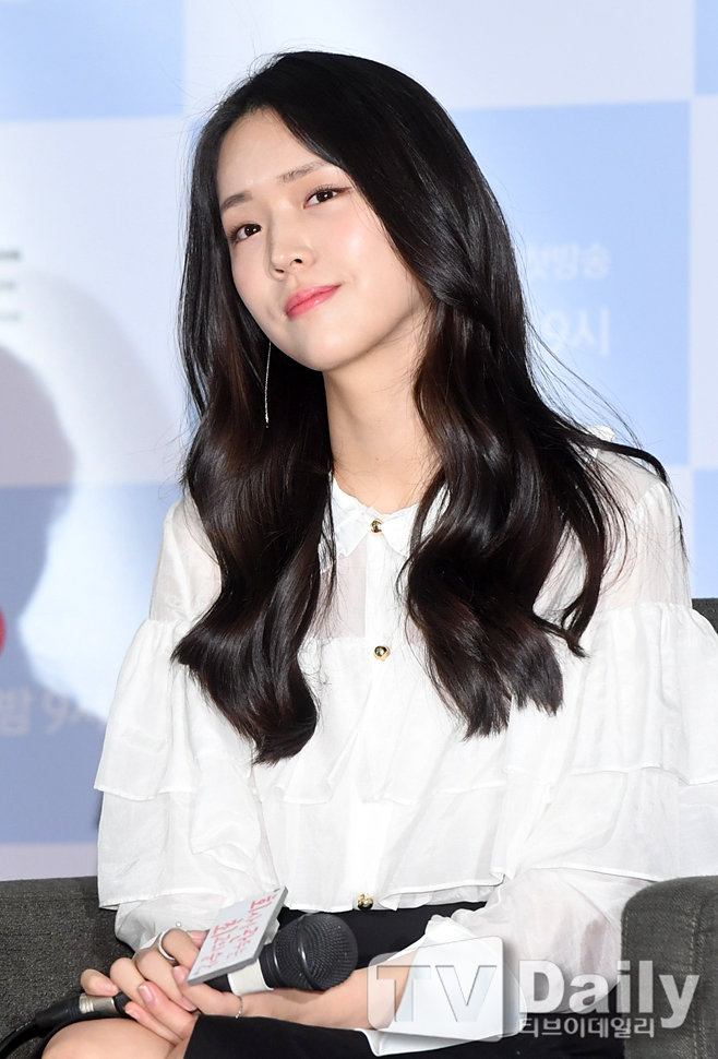 김지은