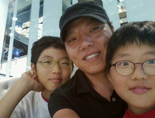 손정빈과 손성빈, 그리고 그들의 아버지 사진=손정빈