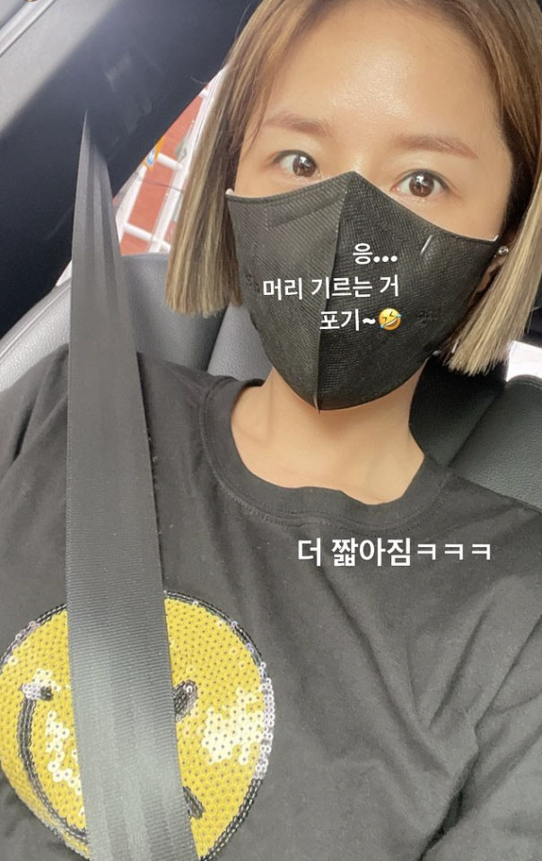Group Koyote Shin Ji flaunted beautiful look duringShin Ji posted a picture on his Instagram story on the 22nd, saying, I give up raising my hair.The photo shows Shin Ji, who is taking a selfie in a moving car; Shin Ji, staring at the camera.The appearance of wearing Mask made the clear eyeballs more prominent.At this time, Shorter, Shin Ji boasted a single hairstyle, and during this process, Shin Jis youthful charm attracted attention.Shin Ji, who is known to have succeeded in dieting recently, boasted a slimmer body through SNS recent photos.One fan was worried that I think Im losing weight, and Shin Ji wrote, No, you do not have to worry.Meanwhile, Shin Ji is currently DJing MBC standard FM Jung Jun Ha, Shin Jis single bungle show.