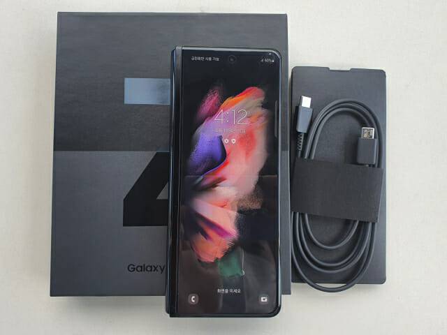 갤럭시Z폴드3 구성품. (사진=지디넷코리아)