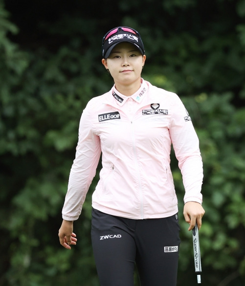 2021년 한국여자프로골프(KLPGA) 투어 국민쉼터 하이원리조트 여자오픈 대회 우승을 차지한 임희정 프로가 최종라운드에서 경기하는 모습이다. 사진제공=KLPGA