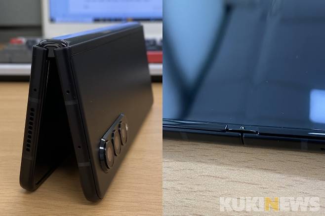 갤럭시Z폴드3를 접고 펼쳤을 때 힌지모습. 프레임과 힌지커버에 아머 알루미늄을 적용, 내구성을 강화했다. &nbsp;