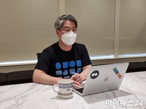 탁성범 네이버 클라우드 기술리더가 백신 예약 접종 서비스 뒷 이야기를 털어놨다. 사진은 백신 접종 예약 서비스에 대해 이야기하는 탁성범 네이버 클라우드 기술리더.