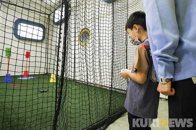 드론 연구소에선 드론을 직접 제작하고 조종한다. 특히 남자 아이들이 좋아하는 체험실이다.