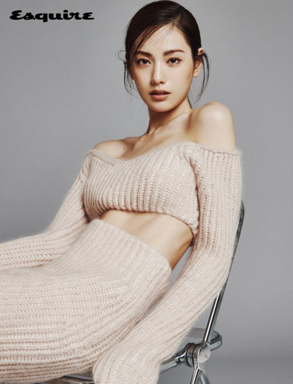 In an interview after filming, Nana said that her usual personality is far from chic.I think Im a far cry from a bad image, said Nana, laughing, and most of you see it in a cool way, and it collapses when I open my mouth.Nana, a member of the group After School, is conducting Actor activities but keeps the original name.Nana said, The name Nana is very precious to me. I made my debut with Nana and received great love from the public under that name.I did not think I should change my name and act as an actor because I did not become Nana because I did not act. I want to be loved as Nana in the future, he added.Ive had a lot of audition opportunities since the beginning of my singer career, but I heard that I cant do it every time I went, said Nana, who has been interested in Acting since her debut.I was wondering what was good at Acting and I thought I should start with the basics, Nana said. I think I was stuck on myself, not to show someone who is good at Acting.After preparing for 4 - 5 years, I met TVN Good Wife which was the first acting challenge in Korea.Nana has continued her work activities since Good Wife, including OCN Kill It, The Man, KBS Justice and Exit Table.Actor is a lot of things through the life of others in the work, Nana said.I show a character other than me, but I have some degree in it.It is a great attraction of Acting that I can express others at the same time as myself. Nana revealed that her passion for Acting activities, as well as her affection for the stage, did not cool down.After School appeared in a special feature of SBS web entertainment Moonlighting and Comb Snow (a masterpiece that will close the dark sea), and Nana failed to attend due to the filming of Drama.Nana said, I was so sorry, he said. If I have a chance, I want to go back to the stage.The September issue of Esquire, which includes Nanas pictorial and interview, will be available at bookstores from August 22, and can be found on the Esquire Korea website.