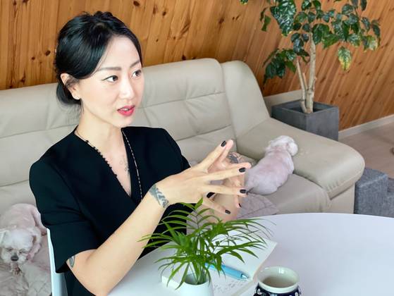 젊은 무당 홍칼리. [사진 홍칼리 제공]