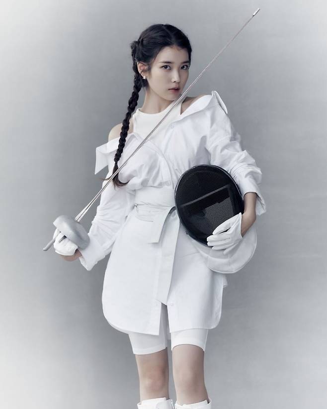 가수 겸 배우 아이유 /사진=웨이브