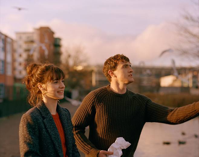 웨이브·© EP Normal People Limited MMXIX