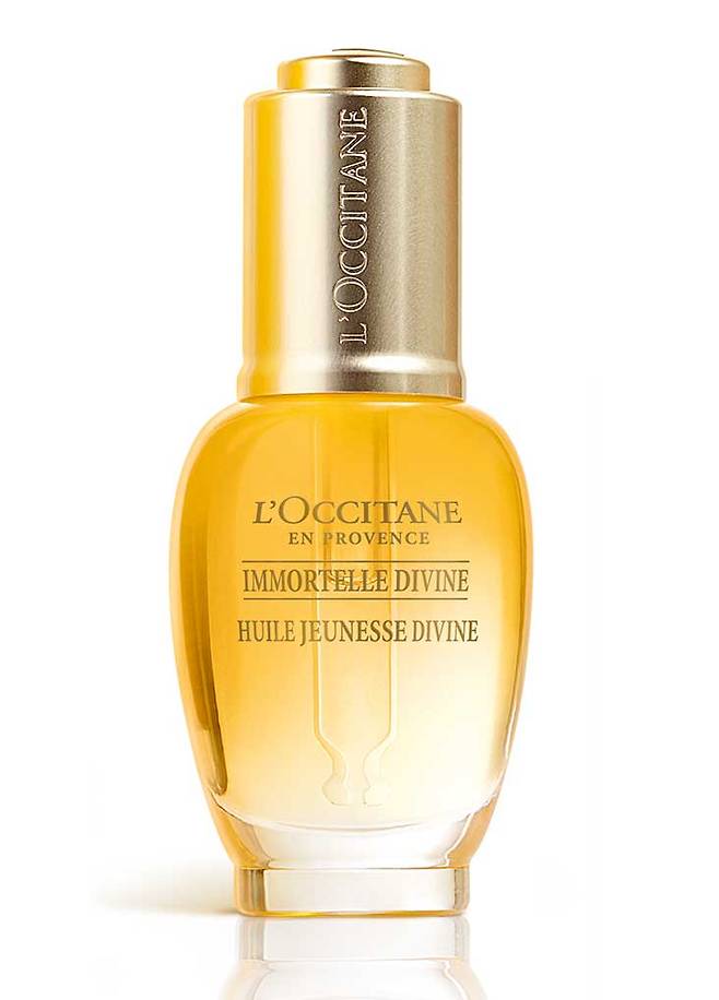 록시땅 이모르뗄 디바인 유스 오일 – 꺾은 후에도 시들지 않는 불멸의 꽃 ‘이모르뗄’을 함유한 페이셜 오일. 뛰어난 항산화 효과로 피부 탄력을 케어하며 건조한 피부에 영양과 윤기를 부여한다. 30ml 15만원.