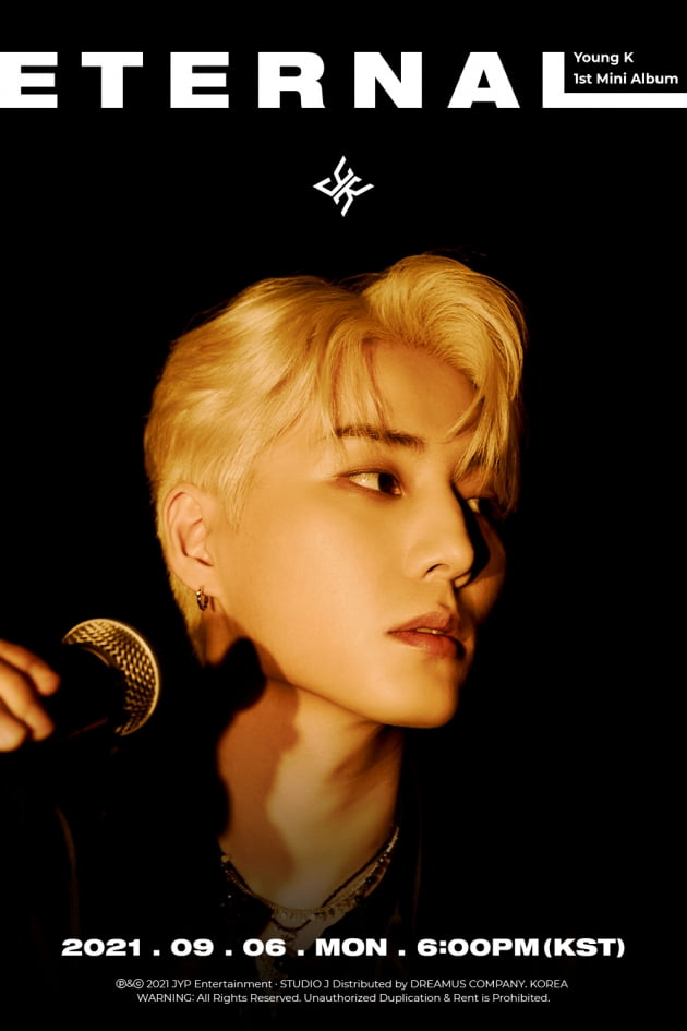 Young K (Young Kei) of the band DAY6 (Day6) first released the visuals of the Solo debut album.Young K will release its first mini album Eternal (Tunnel) on September 6 and debut it as Solo The Artist.Prior to this, JYP Entertainment opened three kinds of concept images of Young Ks mini-album Tunnel concept on the official SNS channel on the 30th.Young K in the picture was Solo The Artist, attracting attention with another atmosphere: blonde hair, emotional eyes, etc., contrasting with darkness.Especially, you can feel the serious aspect of music through the pouring light and closing your eyes in front of the microphone and immersing yourself.Young K prepared the title song I will hold you to the end and the sub-title song Come to me with a light charm for the first Solo album.The two songs mean the solidity that seems to have been on my side forever, and Young K took charge of the song and improved authenticity.Young K, who debuted in DAY6 in September 2015, participated in the songwriting and composition of each album as well as excellent vocals and musical instrument skills. Finally, in September 2021, Solo debut is finally welcomed.He contributed to the reputation of Day 6, which made lyrics and melodies that convey deep echoes. He will also write and write all the songs and sing the musical growth history that has been accumulated solidly for six years since debut.Young K participated directly in the overall composition of the new album Tunnel and completed the album that projected himself.Shin Bo-myeong also built it as the English word Eternal which means eternity based on his real name Kang Young-hyun, and gives deep sympathy and comfort to the listeners by releasing the heart of human Kang Young-hyun.