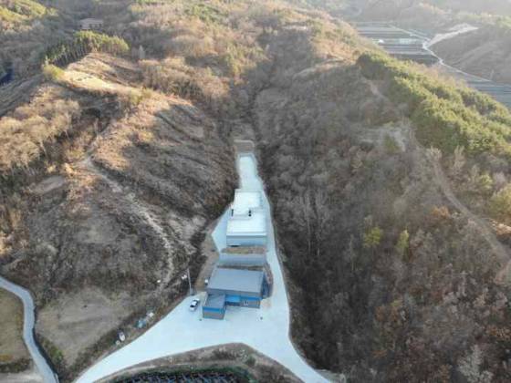 국내 유일 하이브리드 우주로켓 기업 이노스페이스의 연소시험장. 충남 금산의 한 야산 골짜기에 자리잡았다. 이곳은 부지가 좁아 수직 연소시험장으로는 부적합하다. [사진 이노스페이스]