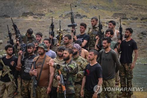 아프간 판지시르에서 훈련 중인 반탈레반 저항군. [AFP=연합뉴스]