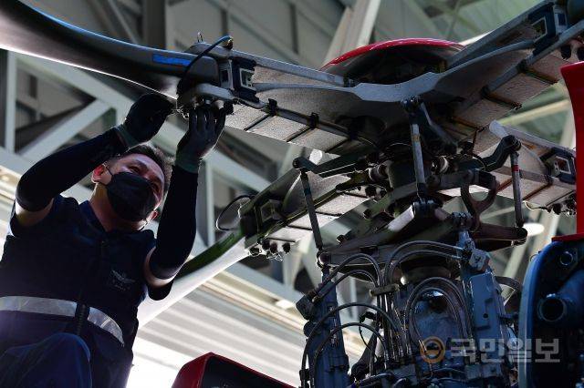 정비대의 철칙은 메뉴얼대로. 절대 해봤던 작업이라 생각하지 않고 처음하는 것처럼 반복한다.