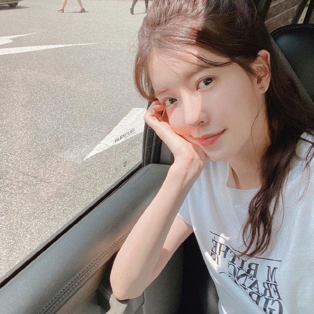 Jung In-sun posted a picture on his instagram on the 2nd with an article entitled Yoon Joo Yah.Jung In-sun in the picture is taking a selfie in the car. His neat beautiful looks, which feel a warm atmosphere like sunshine, attracts attention.Meanwhile, Jung In-sun joined SBS Baek Jong-wons The Ally Restaurant in April 2019 and got off in May.SBS new drama scheduled to be broadcast in the second half of this year will meet with the public with I will be your night.