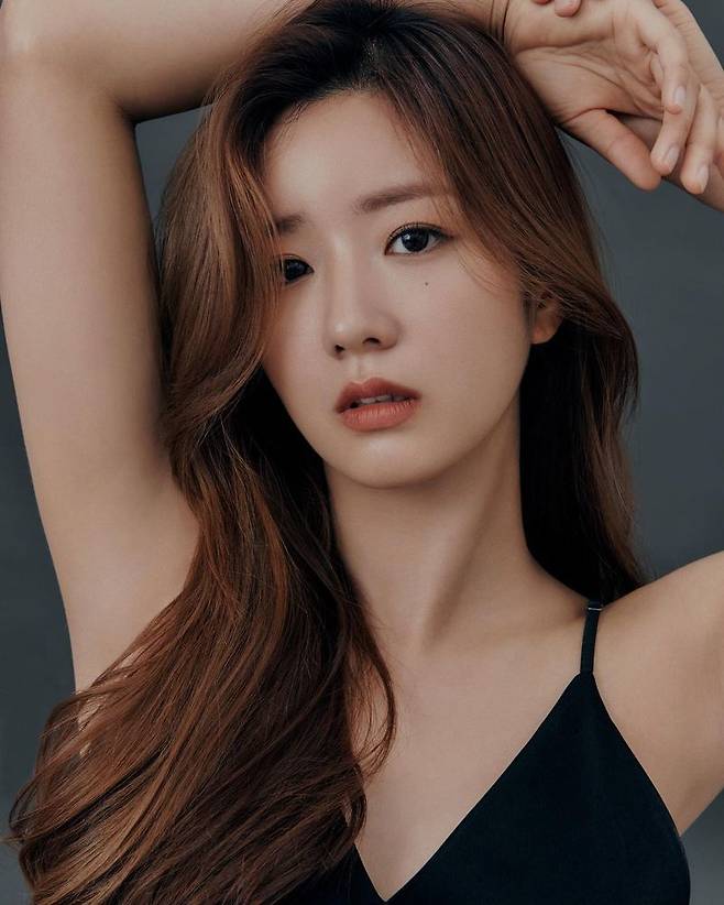 Apink member and actor Yoon Bomi has released a new profile photo.Yoon Bomi recently posted several profile photos on his personal SNS.In the photo, Yoon Bomi is wearing a black dress and long hair hanging down and revealing her deadly eyes.Yoon Bomi, known for its pleasant and youthful personality, creates a different atmosphere that adds allure to the usual image.Shin Soo-ji, a former gymnast who saw this, expressed his admiration by leaving a comment saying, It is very fatal.On the other hand, Yoon Bomi is appearing in the web drama Love Detective Sherlock K, My brother will love you instead, SBS drama Farmers Academy, TVN drama This is the first time, MBC Everlon drama Please do not meet him .