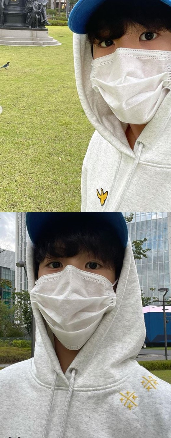Jung Dong-won posted two photos on his instagram on the 2nd with an article entitled Hmm Hey...Shim Eun-haFriend.In the photo, Jung Dong-won greets Shim Eun-ha on the lawn with a hooded hat and Mask.The netizens who watched the photo said, Shim Eun-ha is good.Mobilization and photography, good middle of love for animals, and Mobilization is good looking even if Mask is wrapped up.Meanwhile, Jung Dong-won recently donated 1.5 million One to the Prume Foundation and participated in creating jobs for young people with disabilities.