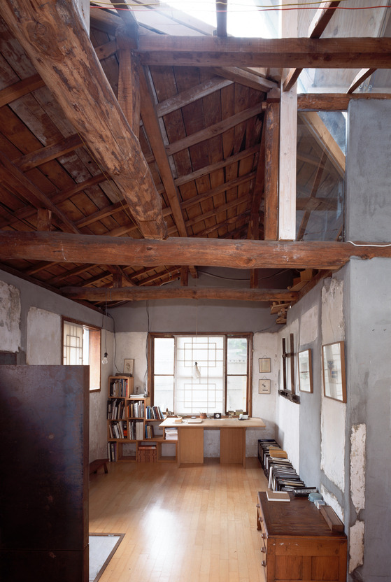 Cho's studio house in Seongbuk-dong, central Seoul, a part of ″Reworked House″ in the ″House″ section of the exhibition [BCHO ARCHITECTS]