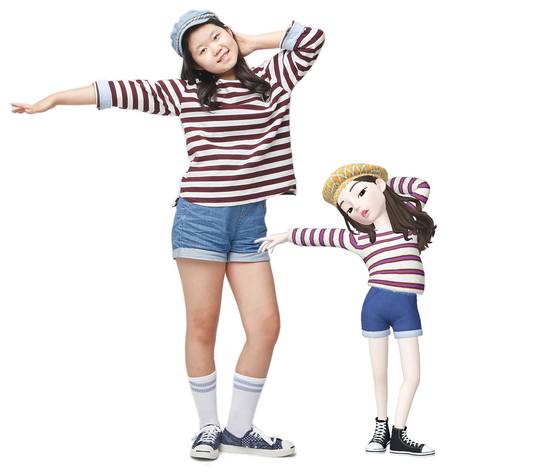 “내가 먼저? 아바타가 먼저?” 자신의 제페토 아바타와 같은 포즈를 취한 연규원 학생모델.