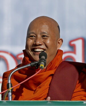 무슬림에 대한 폭력 선동으로 악명이 높은 미얀마 승려 아신 위라투. EPA 연합뉴스