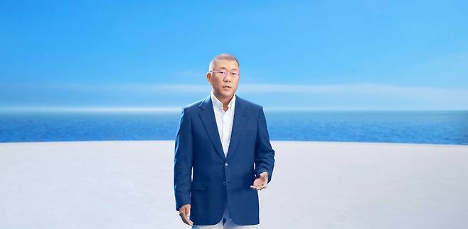 Hyundai Motor Group Chairman Chung Euisun announces his 2040 hydrogen vision at the firm’s first global hydrogen event, Hydrogen Wave, Tuesday. (Hyundai Motor Group)