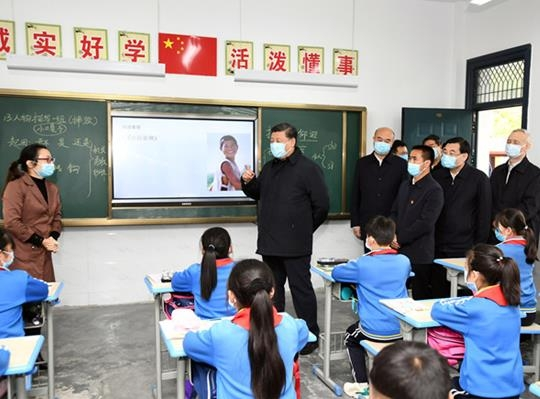 초등학교 교실 방문한 시진핑 중국 국가주석/중국 공산당신문 캡처.