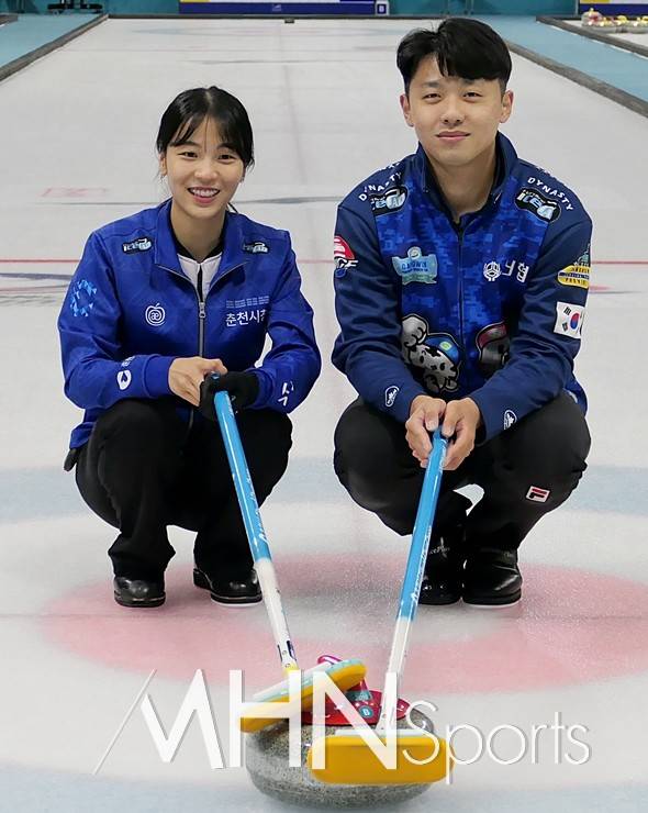 두 선수는 '꿀 떨어지는 케미'라는 수식어를 받을 만큼 환상적인 팀워크를 자랑한다. [사진=김민지, 이기정ⓒMHN스포츠 임형식 선임기자]