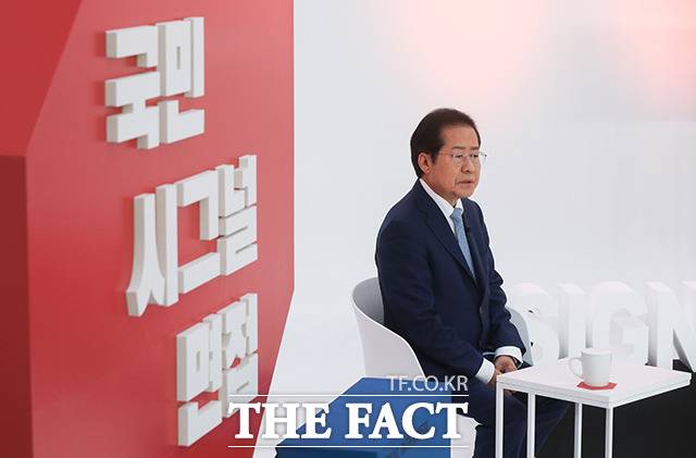 류여해 최고위원과의 성희롱 설전 질의에 "성희롱 한 적 없습니다. (주막집 주모 발언은) 그 분을 지칭한 것이 아니라, 이거 무혐의 처분 받았습니다."