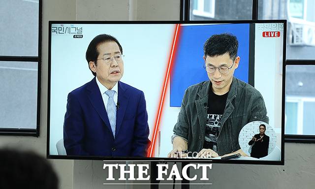"지금은 머릿수로 전쟁을 하는 것이 아니라, 이라크 전쟁처럼 미사일 쏘고, 초토화해놓은 다음에 군대가 들어가는 건 안정화 작업을 하는거죠. 지금은 미사일병이나 전문사병이 필요한 시대입니다."